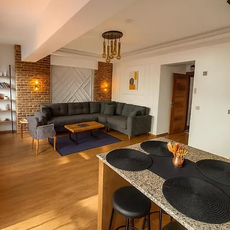 Guestport No 3 Luxury With Balcony, 2 Bathrooms * Istanbul