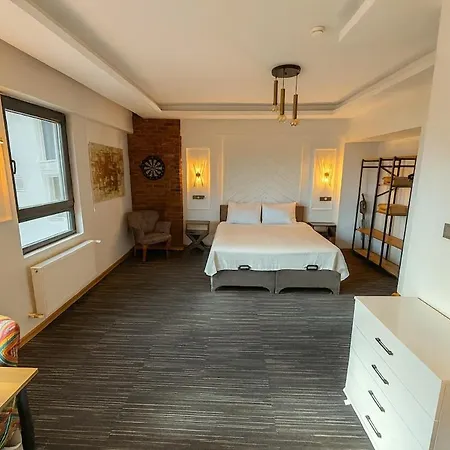 Guestport No 3 Luxury With Balcony, 2 Bathrooms *