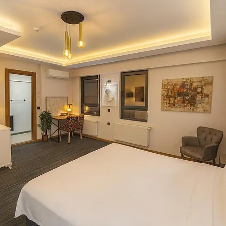 Guestport No 3 Luxury With Balcony, 2 Bathrooms * Istanbul
