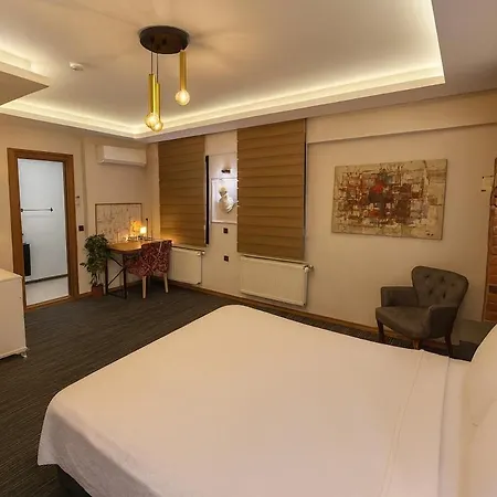 Guestport No 3 Luxury With Balcony, 2 Bathrooms * Istanbul