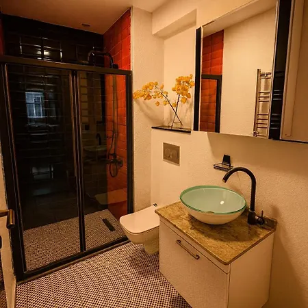 Guestport No 3 Luxury With Balcony, 2 Bathrooms Apartment Istanbul
